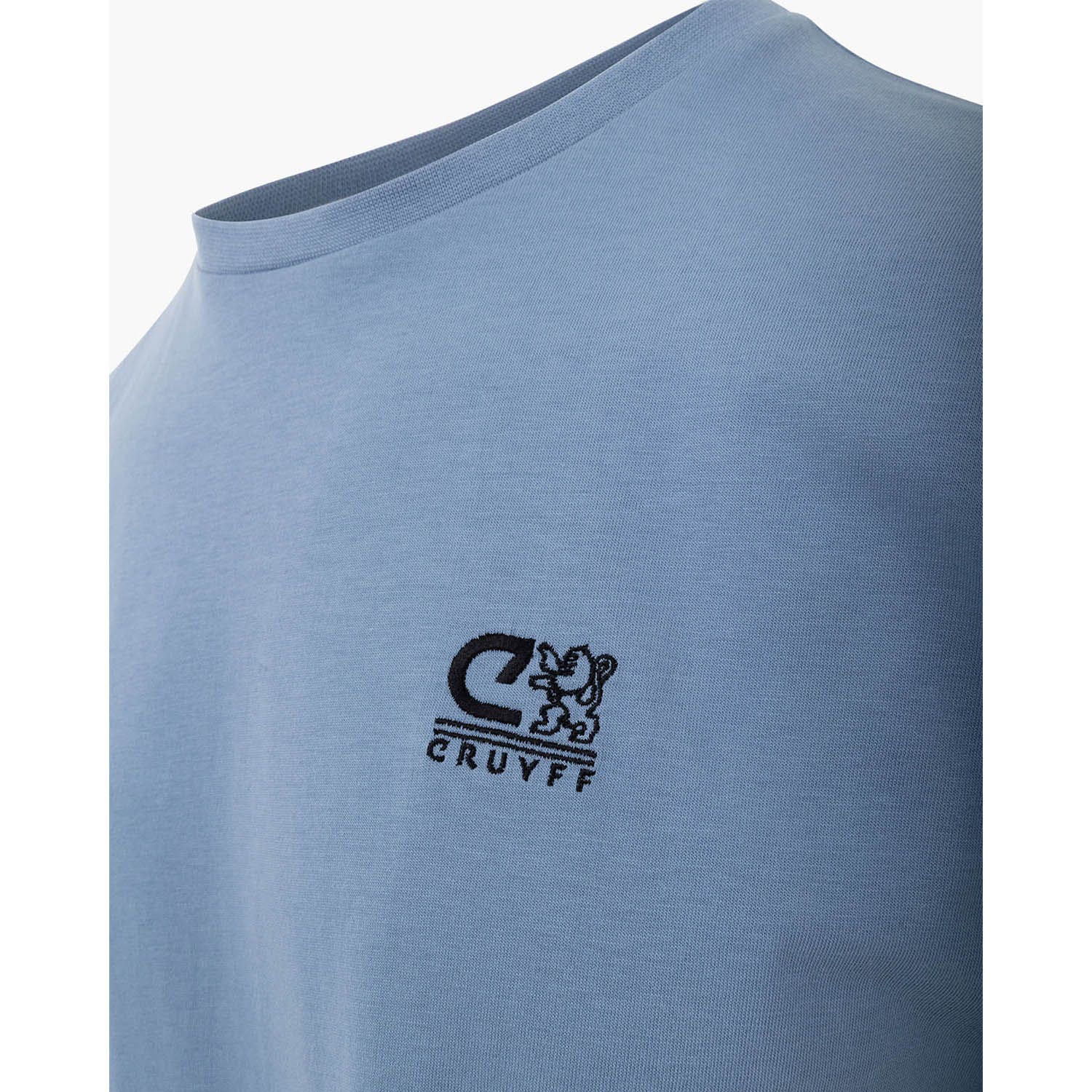 Cruyff energizedtee in de kleur blauw.